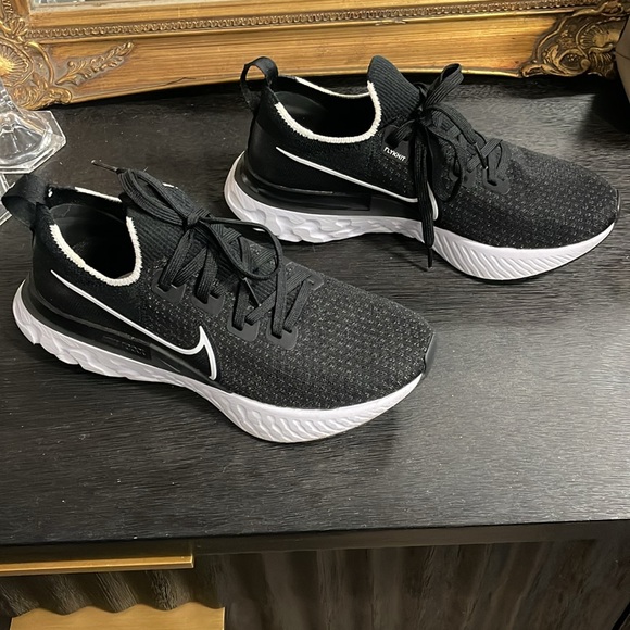 Nike React Infinity Run Flyknit Running Shoe - Picture 8 of 10